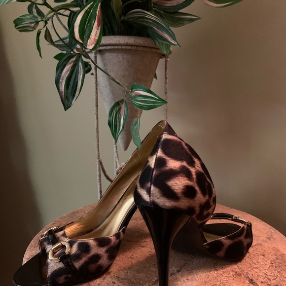 Beautiful Carlos Santana Heel - Picture 3 of 3